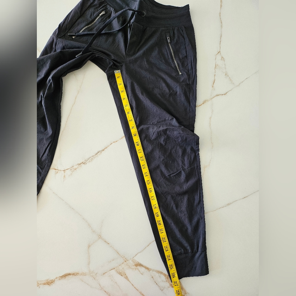 ATHLETA Pants Womens Sz 6 Black Trekkie North Jogger Athleisure - Picture 13 of 16